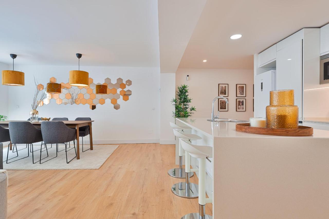 C26 Gorgeous 4 Bdrm Apartament In Plaza Uncibay Málaga Exterior foto